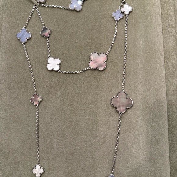 Van Cleef and Arpels Magic Alhambra Long 16 Motifs Necklace. - Picture 7 of 7